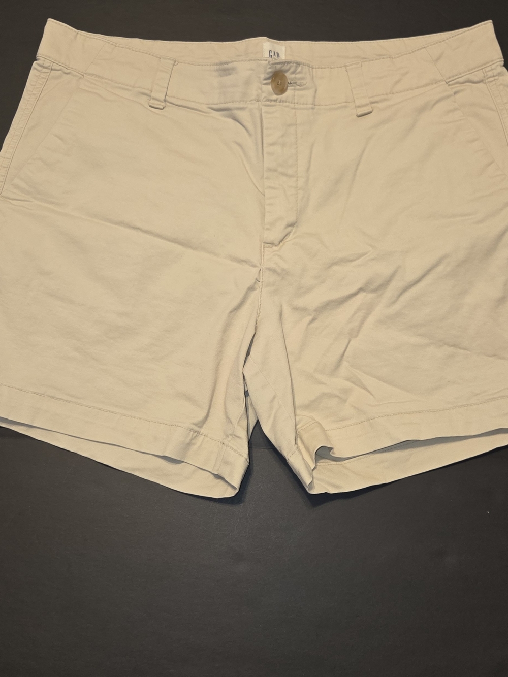 GAP Men's Cream Flat-Front Chino Shorts